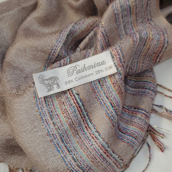 Beautiful pashmina scarf wrap - Picture 3 of 4